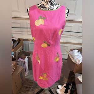 Gently loved ladies size 8 dress 55% 45% rayon